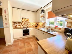 Kitchen- click for photo gallery